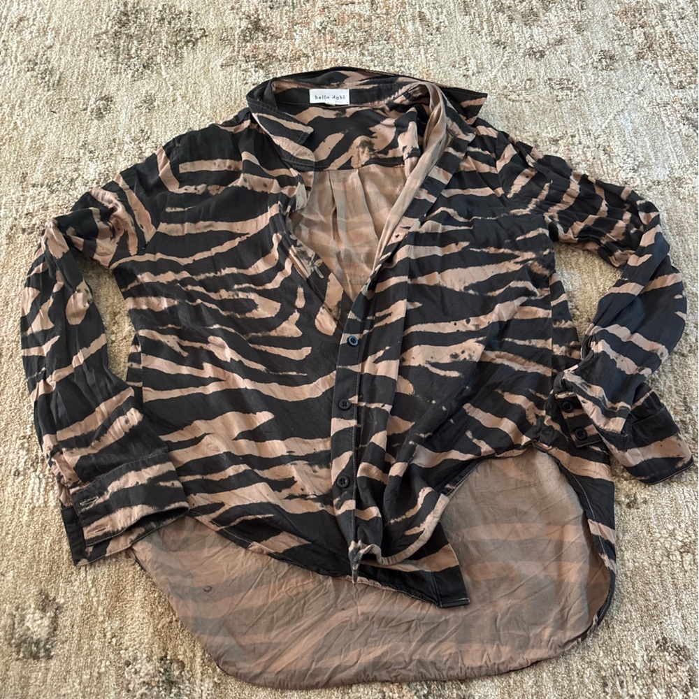 Bella Dahl Black and Tan Patterned Blouse